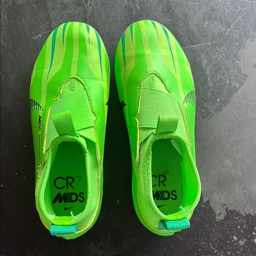 Nike CR MDS Soccer Cleats. Size 1 Youth, barely used. Great condition.